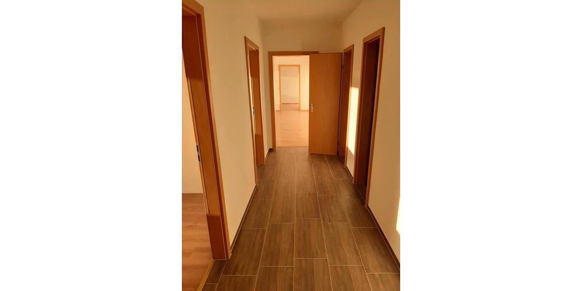Etagenwohnung Sachsenheim - 4.5 Zimmer, 94 m&sup2;, 1.250&euro; | Angebot:26364855