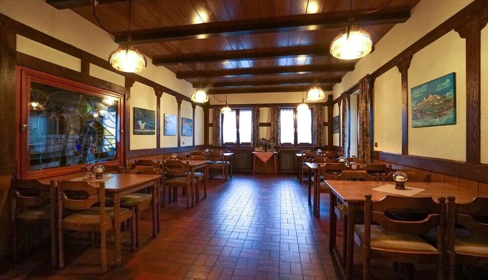 Gasthof in Fachwerk-Gebäudeensemble mit großem Grundstück