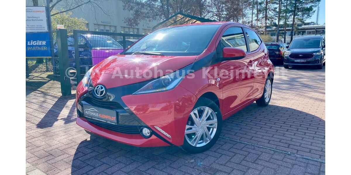 Toyota Aygo (X) 25.100 km 10.490 &euro; Borkheide 14822