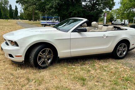 Ford Mustang 64.000 km 11.900 &euro; Hanau 63457