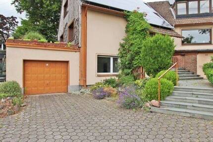 Fröndenberg-Hohenheide: Stilvoll und außergewöhnlich: Haus mit separater Wohnung, ca. 220 m² Wfl..