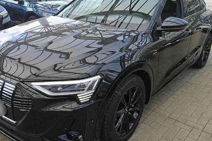 Audi e-tron 33.103 km 39.990 &euro; Hamburg 22047