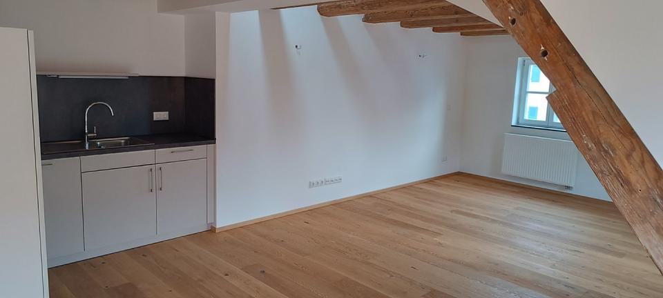 Dachgeschoßwohnung Oettingen in Bayern - 3 Zimmer, 92 m&sup2;, 1.200&euro; | Angebot:24875620