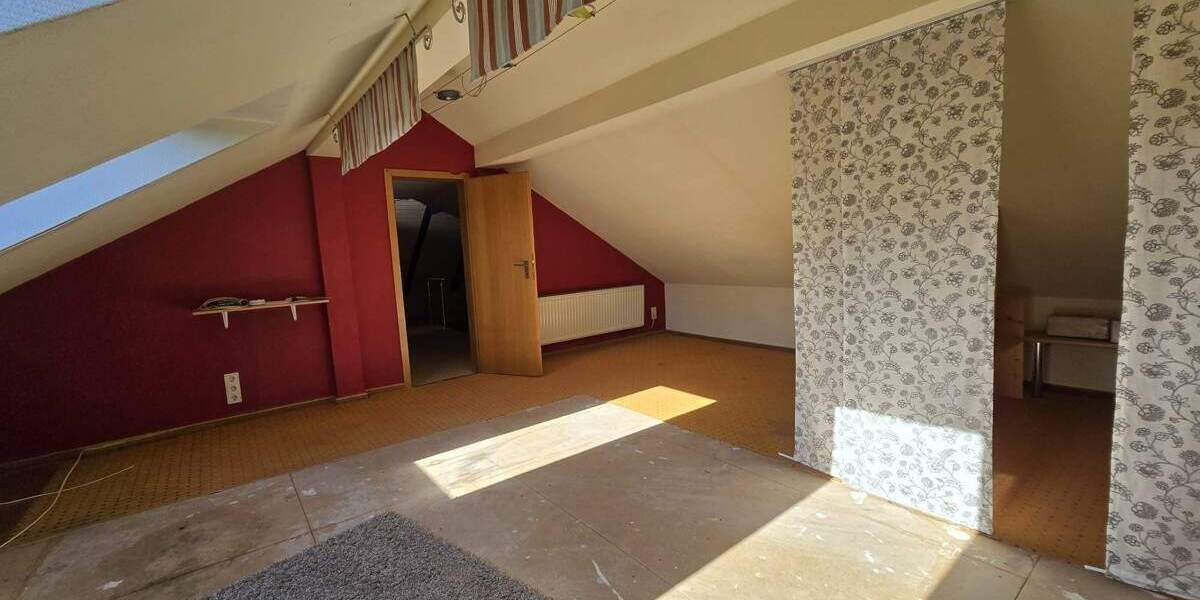 Zweifamilienhaus auf großzügigem Grundstück in idyllischer Lage 1 zimmer