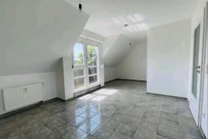Zentral gelegene, kleine Wohnung mit sonnigem Balkon in Eisfeld