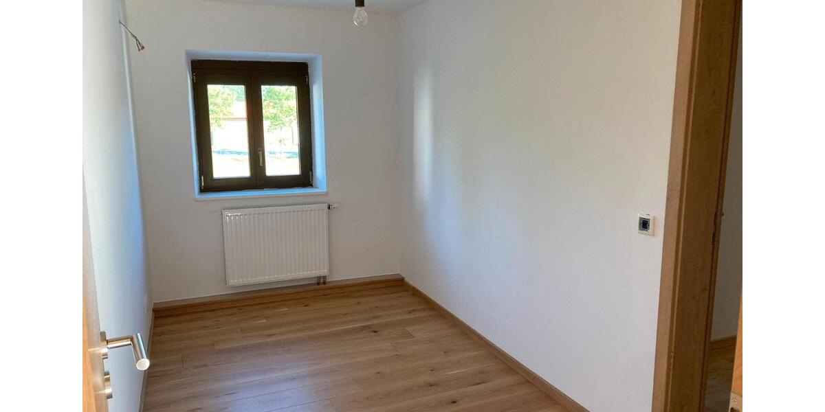 Etagenwohnung Pfarrkirchen - 7 Zimmer, 180 m&sup2;, 1.500&euro; | Angebot:26368933
