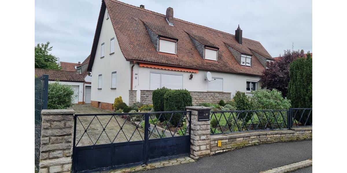 Doppelhaushälfte voll unterkellert mit Doppelgarage 2 zimmer