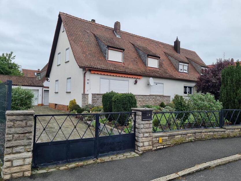 Doppelhaushälfte voll unterkellert mit Doppelgarage zimmer