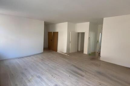 Helle 2-Raum-Wohnung im Zentrum - frisch saniert, auf Wunsch mit EBK zimmer