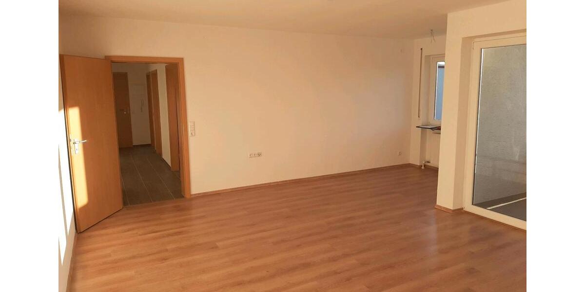 Etagenwohnung Sachsenheim - 4.5 Zimmer, 94 m&sup2;, 1.250&euro; | Angebot:26364855