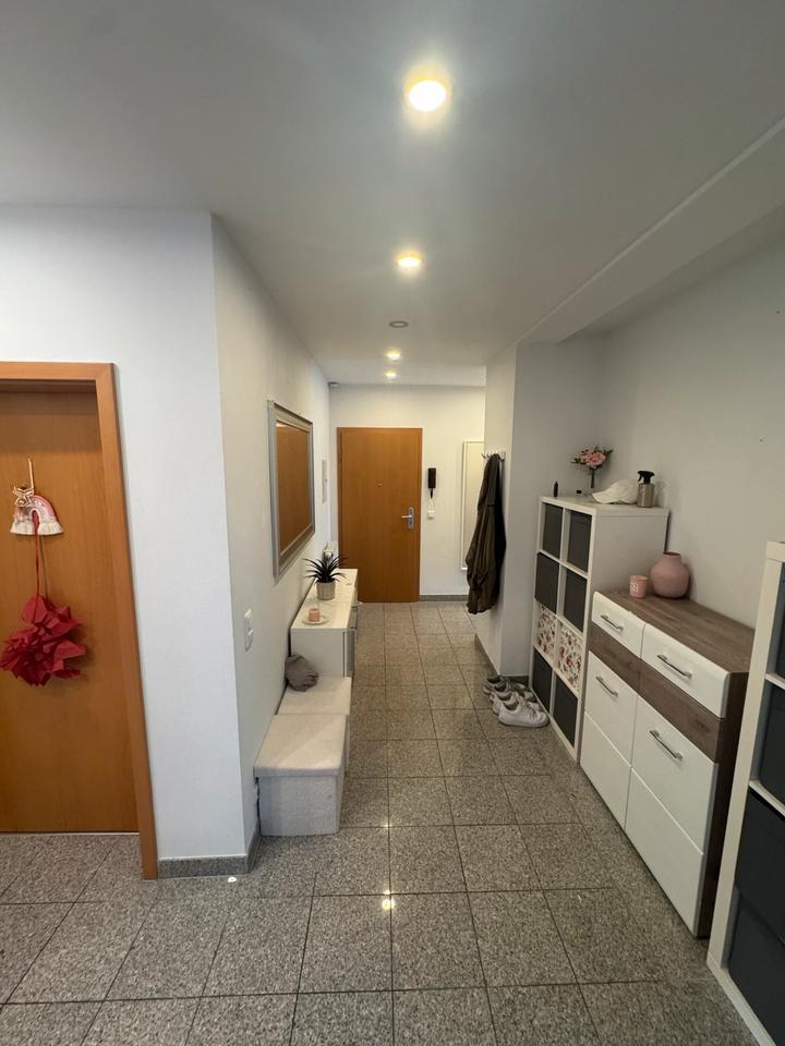 4-Zimmerwohnung Erdgeschoss mit Garage und Balkon !