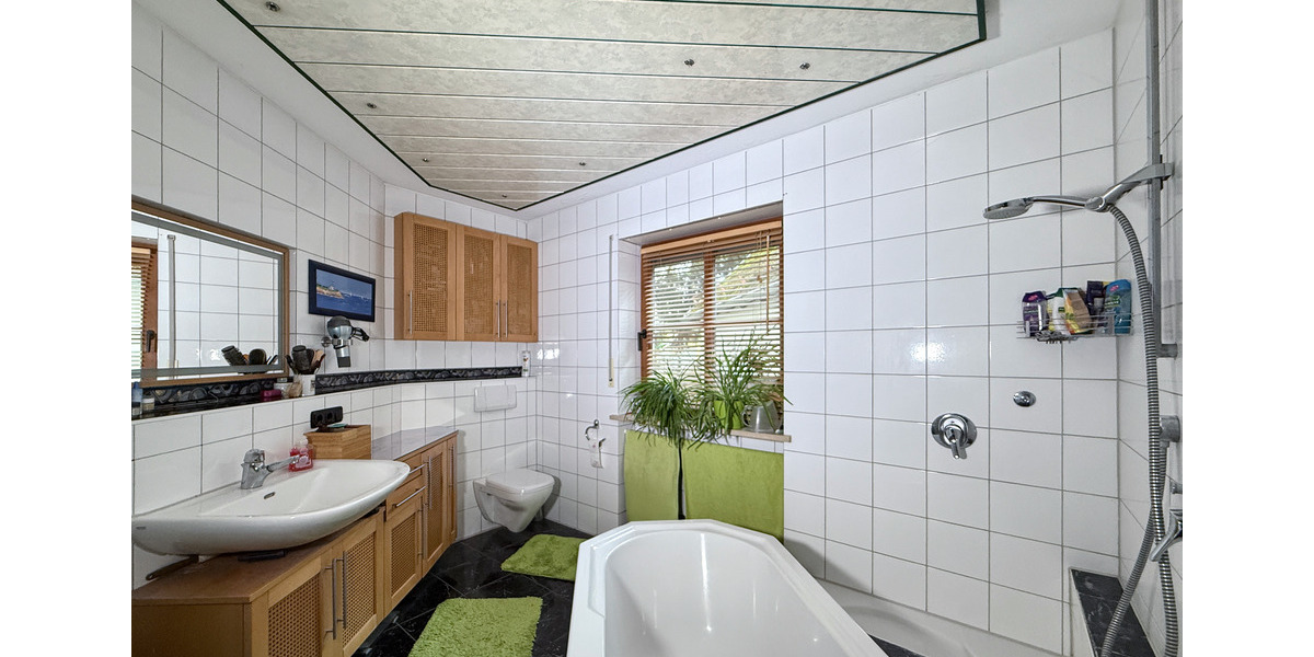 Einfamilienhaus Burghausen - 6 Zimmer, 200 m&sup2;, 899.000&euro; | Angebot:25195312