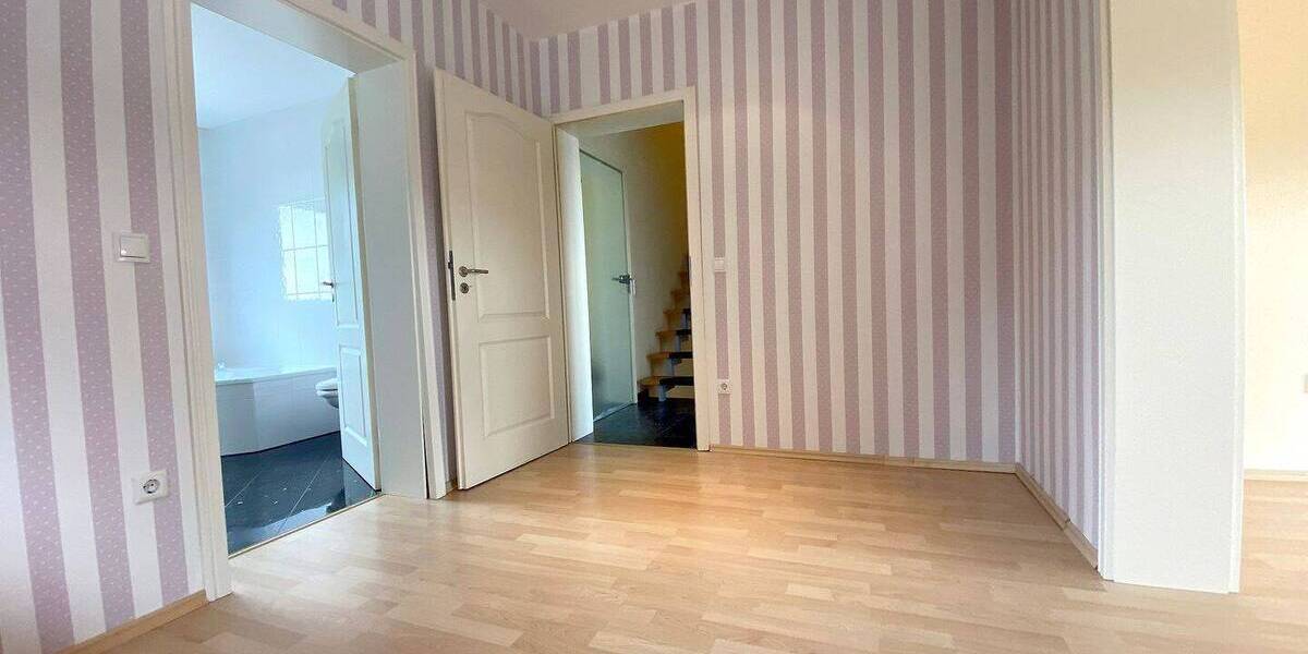 Mehrfamilienhaus, Wohnhaus Mayen Kürrenberg - 6 Zimmer, 135 m&sup2;, 1.200&euro; | Angebot:24610250