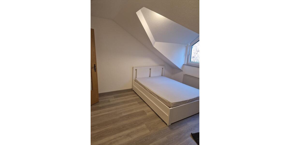 Dachgeschoßwohnung Siegen Weidenau - 1 Zimmer, 24 m&sup2;, 370&euro; | Angebot:25333136