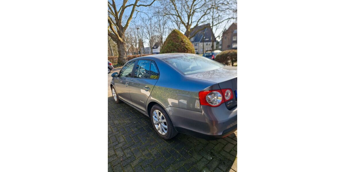 VW Jetta 127.180 km 4.485 &euro; Recklinghausen 45657