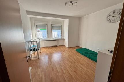 3 Zimmerwohnung im Erdgeschoss mit KücheDusche