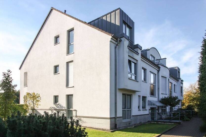 Helle Dachgeschoßwohnung mit 2 Balkonen in Leverkusen