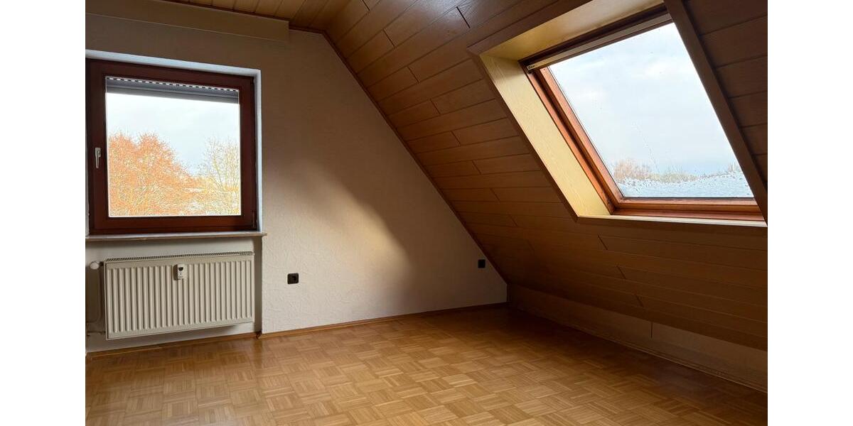 Dachgeschosswohnung in FKB- Schreufa, mit Loggia zu vermieten. 5 zimmer