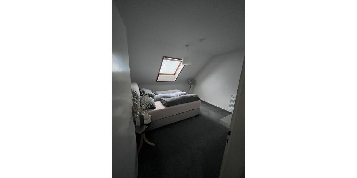 Dachgeschoßwohnung Hanau Großauheim - 3.5 Zimmer, 75 m&sup2;, 900&euro; | Angebot:24839413