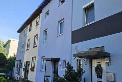 Saniertes Reihenmittelhaus mit Garten in Nürnberg Eibach 4 zimmer