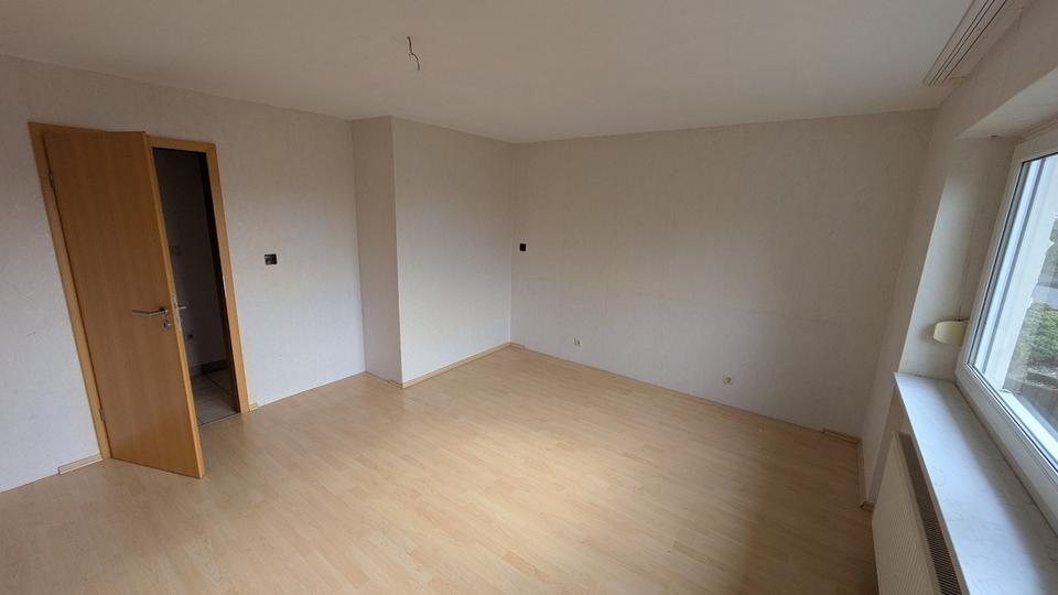 Einfamilienhaus Fritzlar - 11 Zimmer, 276 m&sup2;, 438.000&euro; | Angebot:23275415