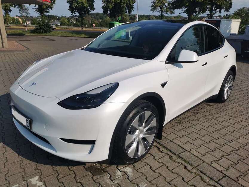 Tesla Model Y 9.400 km 36.700 € Bornheim 53332