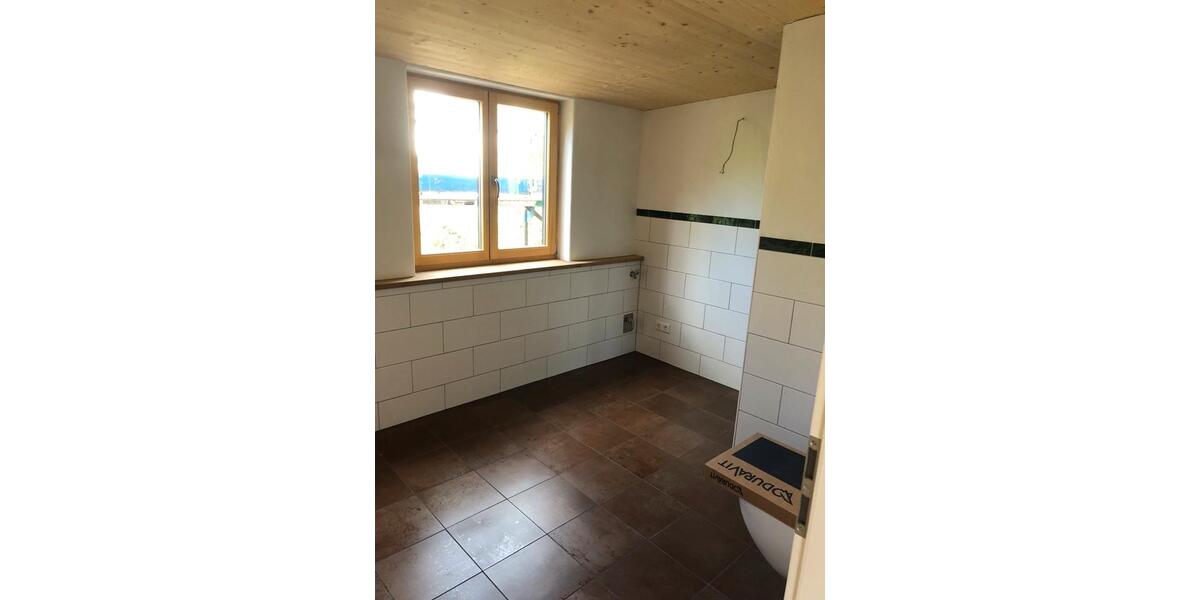 Dachgeschoßwohnung Weinsberg - 4 Zimmer, 120 m&sup2;, 1.600&euro; | Angebot:26254420