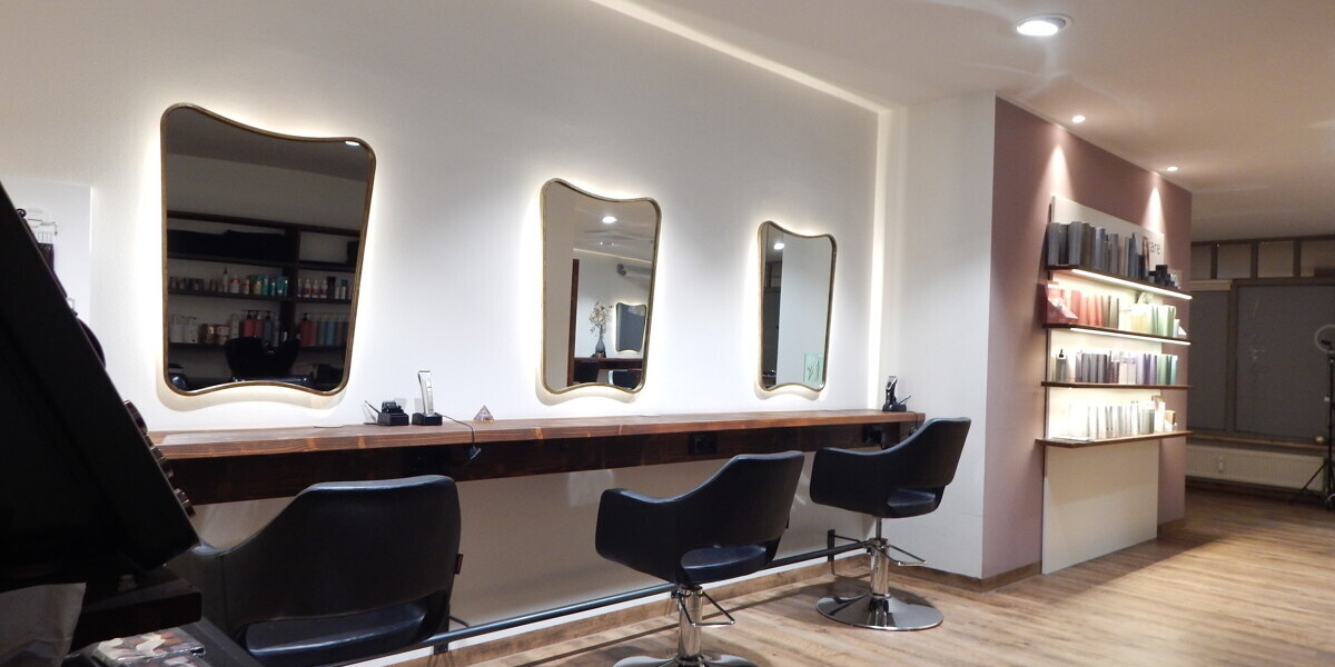 Voll ausgestatteter Friseursalon, kernsaniert 2019, klimatisiert, ablösefrei, sofort startklar! - Gewerbeobjekt Freilassing Freilassing | Angebot:23021567