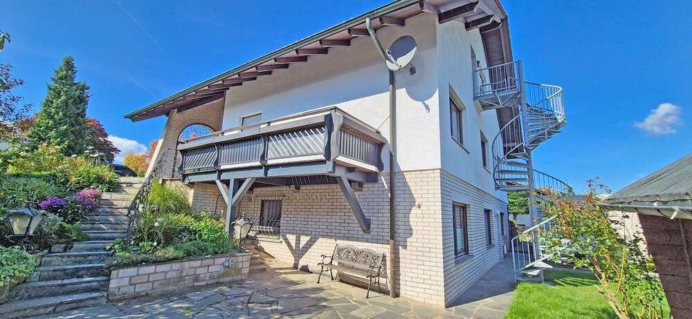 Haus zum Kaufen in Hünstetten Wallrabenstein 699.000 € 274 m² 7 zimmer