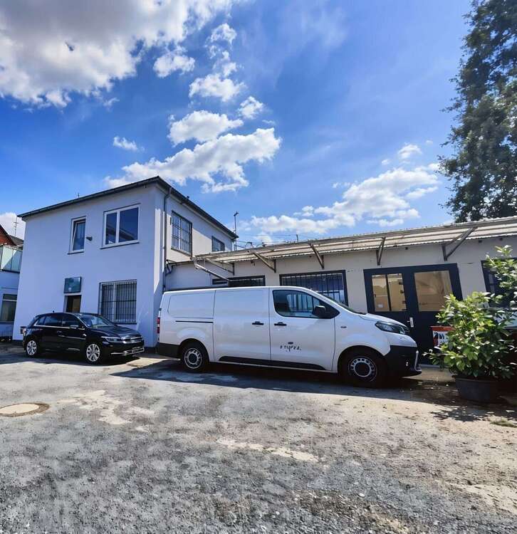 Halle in Frankfurt am Main 2.850 € 225 m²
