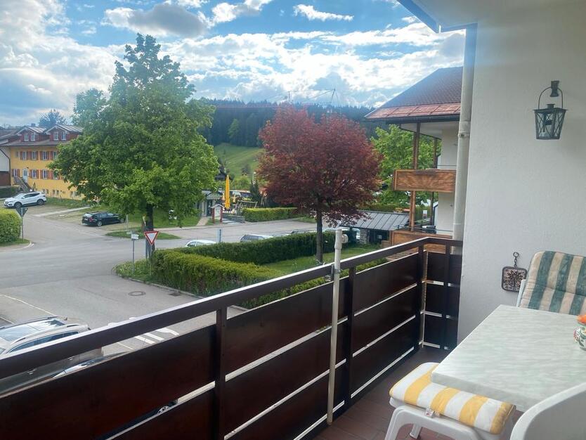 Zentral gelegene 2 Zimmer Wohnung mit Balkon und Garage zimmer