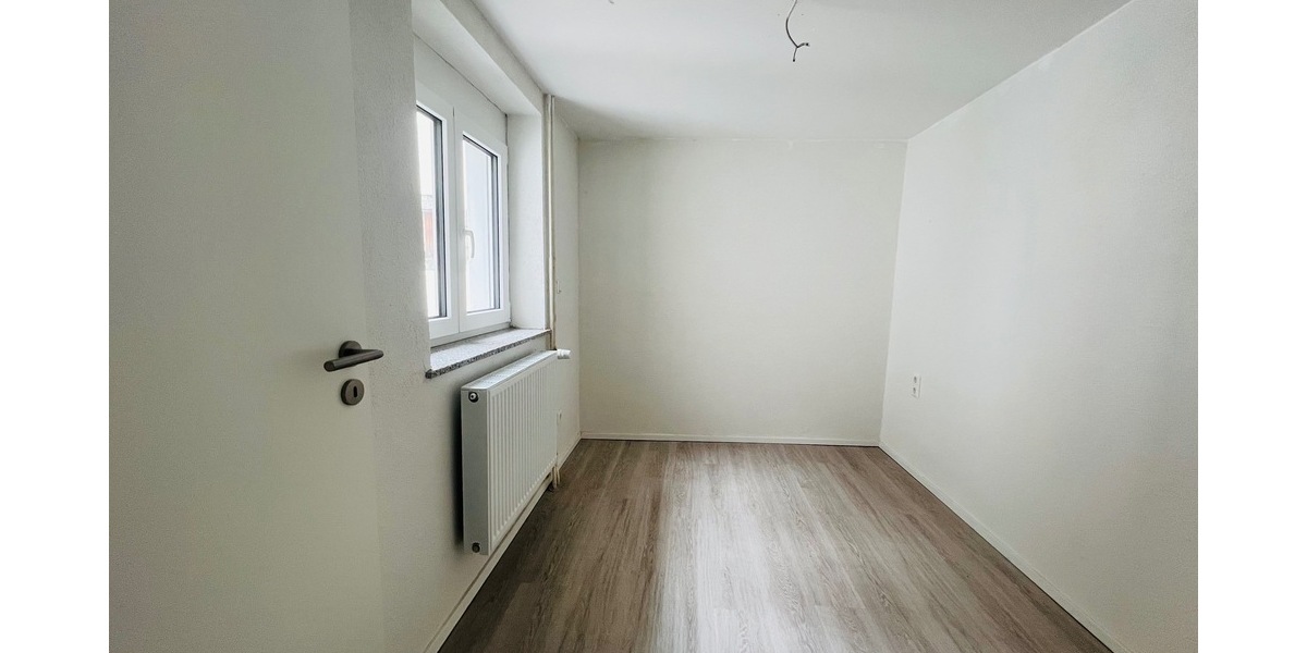 Teilsaniertes Einfamilien-Mehrgenerationenhaus mit Terrasse, Garage und opt. Grundstückserweiterung - Einfamilienhaus Horb am Neckar | Angebot:26083100