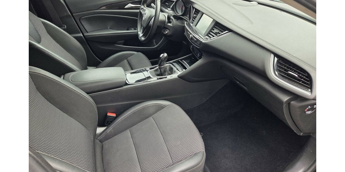 Opel Insignia Sports Tourer Elegance 47.149 km 15.250 &euro; Wilsdruff 01723