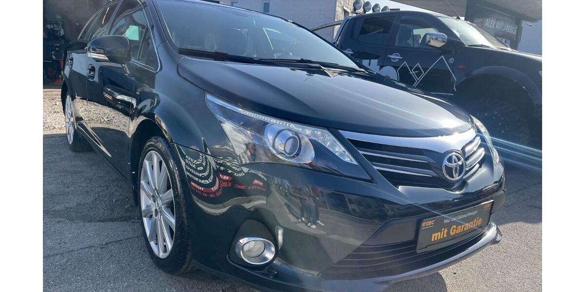 Toyota Avensis 206.000 km 6.500 &euro; München 81825