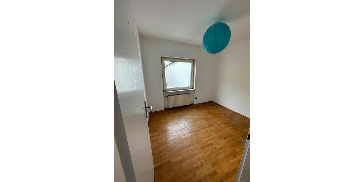 Bis Nov 26 - Einfamilienhaus in Frankfurt-Harheim, Garten, Garage 6 zimmer