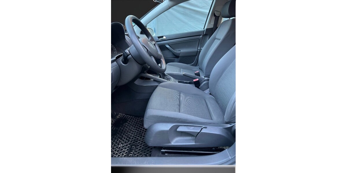 VW Golf 5 148.587 km 3.350 &euro; Dortmund 44135