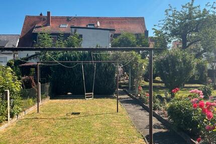 Doppelhaushälfte mit großem Grundstück in Frankfurt Harheim