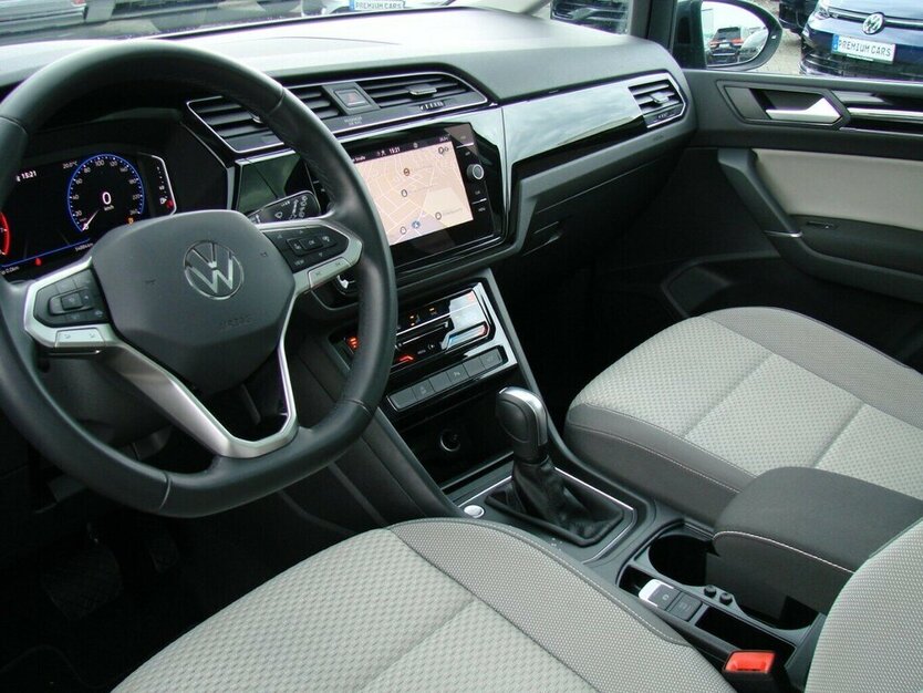 Touran 1.5TSI Comfortline 7-Sitzer Pano Standheizu