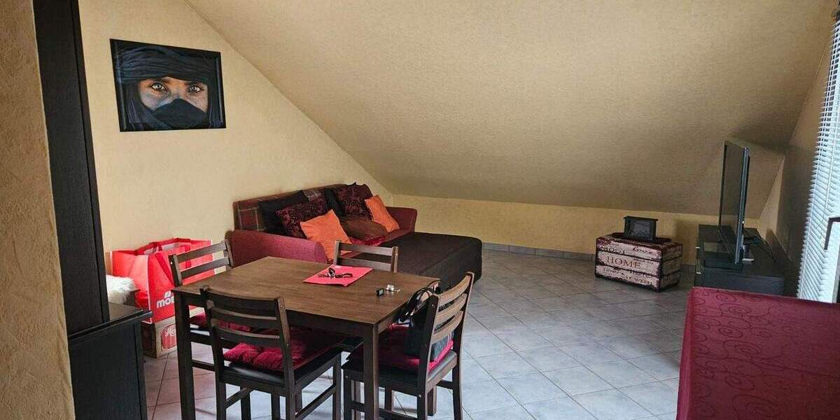 RESERVIERT - Sackgassenlage in Wiebelskirchen: 2,5 Zimmer Dachgeschoss Wohnung mit PKW Stellplatz 2 zimmer