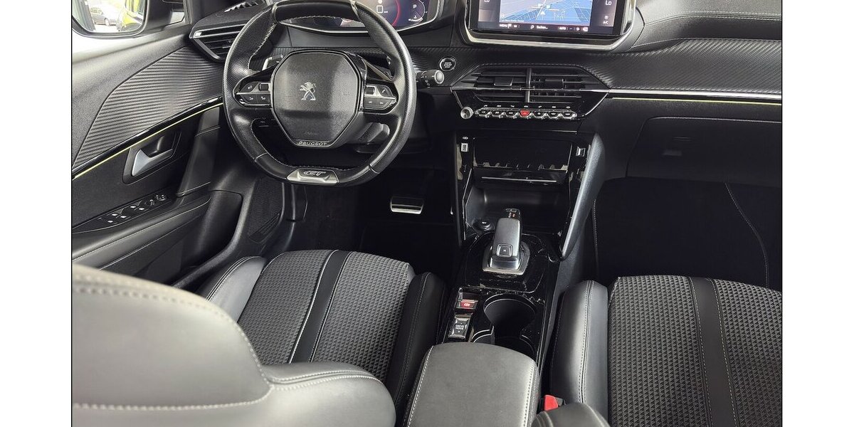 Peugeot 208 GT Line LED Kamera HUD Tempomat 39.999 km 16.390 &euro; Stade 21682