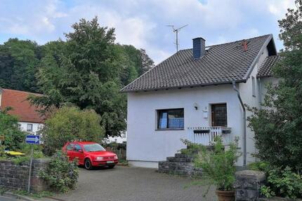 Kleines Häuschen. Parkplatz, Gartenbenutzung, Holzofen, Denkmal. 3 zimmer
