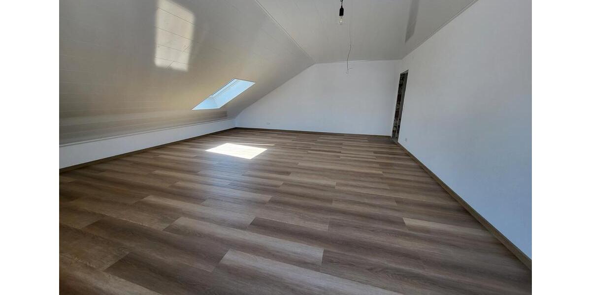 Dachgeschoßwohnung Waghäusel - 3 Zimmer, 76 m&sup2;, 900&euro; | Angebot:26312711