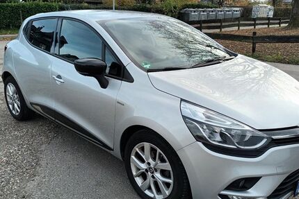 Renault Clio 81.000 km 8.990 &euro; Düsseldorf 40479