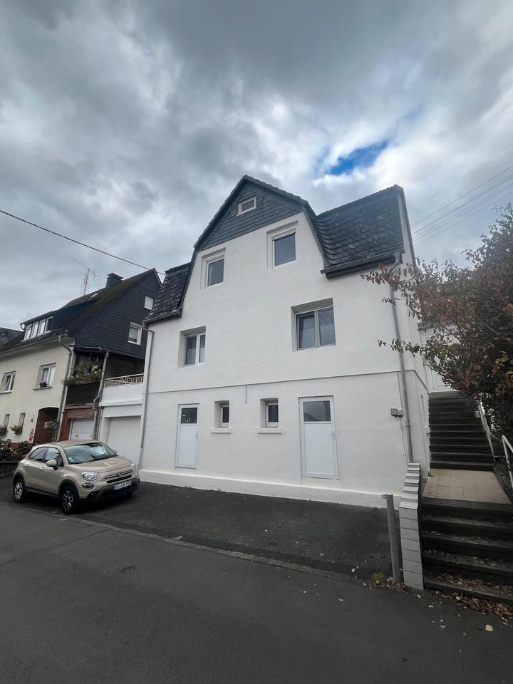 Vollsaniertes Zweifamilienhaus mit Baugrundstück zimmer