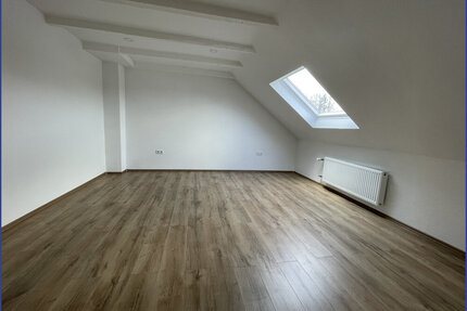 Top renovierte Dachgeschoßwohnung in Marl!