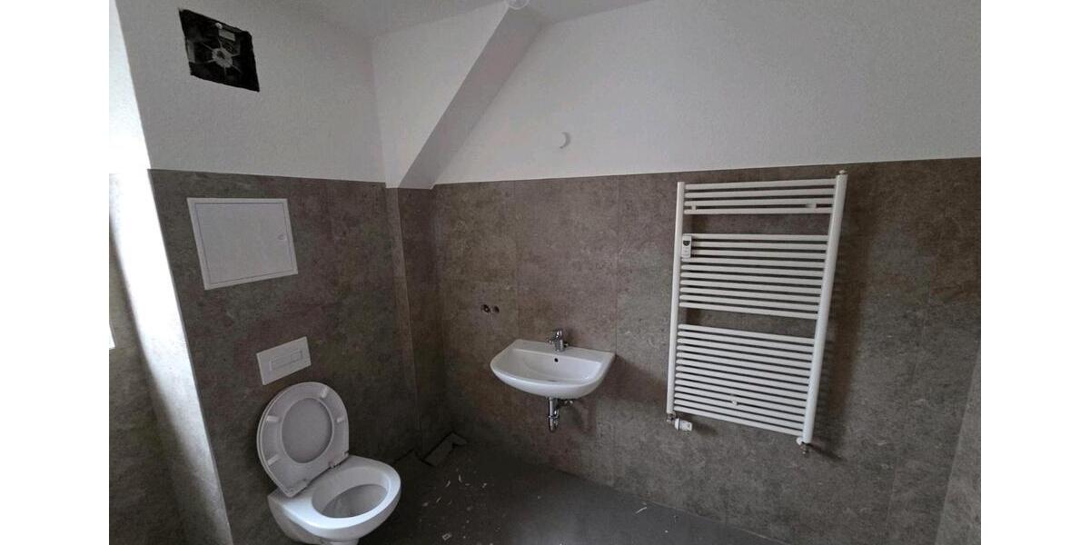 Vermieten modernisierte schöne 3 Raumaltbauwohnung in Stadtmitte 3 zimmer