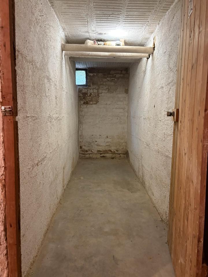 Trockener KellerraumLagerraum mit Tageslicht, Muhliusstraße