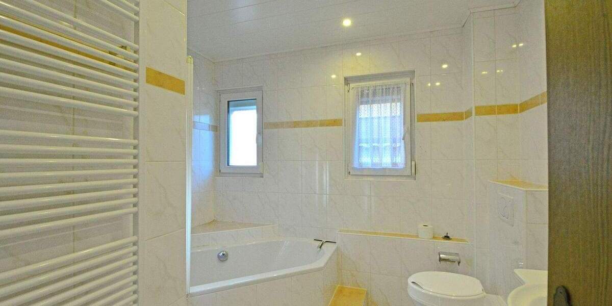 Mehrfamilienhaus, Wohnhaus Hofgeismar / Hombressen Hombressen - 9 Zimmer, 245 m&sup2;, 330.000&euro; | Angebot:25735154