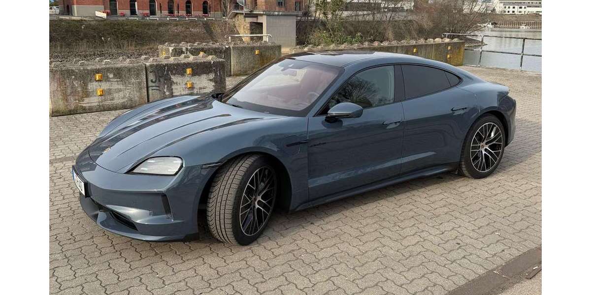 Porsche Taycan 3.000 km 108.000 &euro; Düsseldorf, Stadt 40219