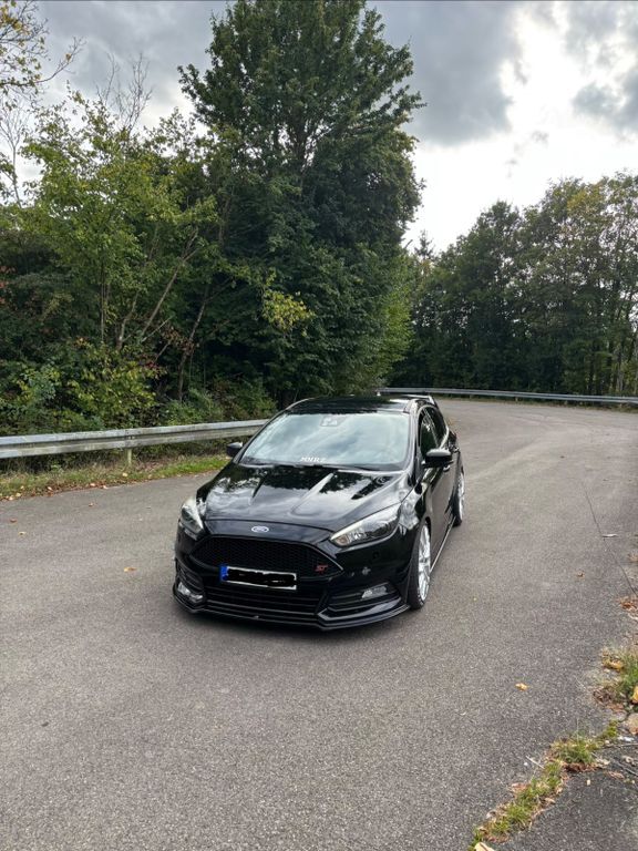Ford Focus 177.000 km 14.000 € Münsingen 72525